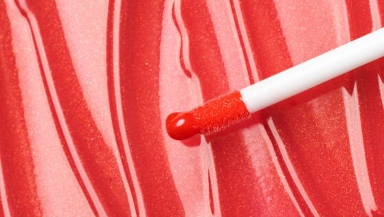 Quick, customized lip gloss formulations for regional preferences
