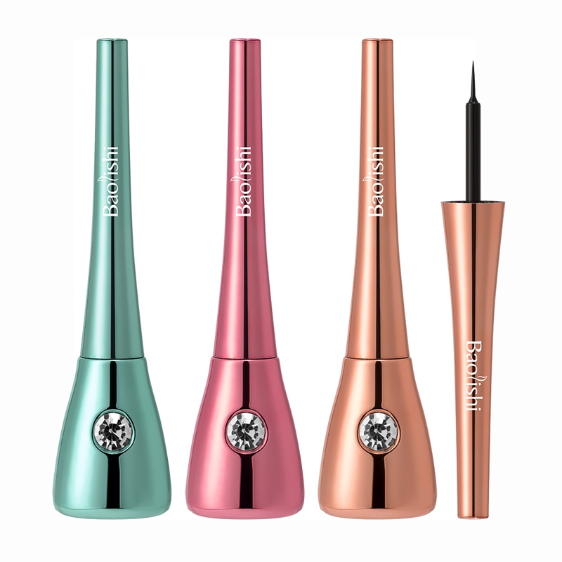 Water-resistant eyeliner for long-lasting clarity.