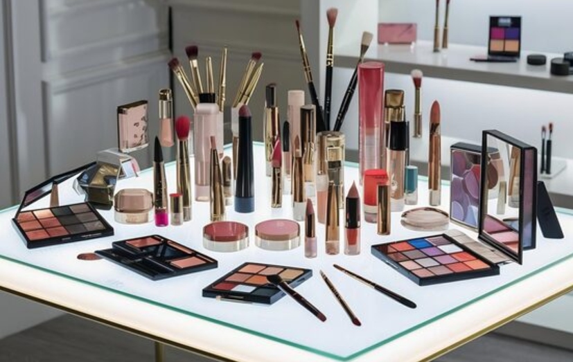 Reliable Cosmetics Supplier for Custom Mascara & Lip Gloss